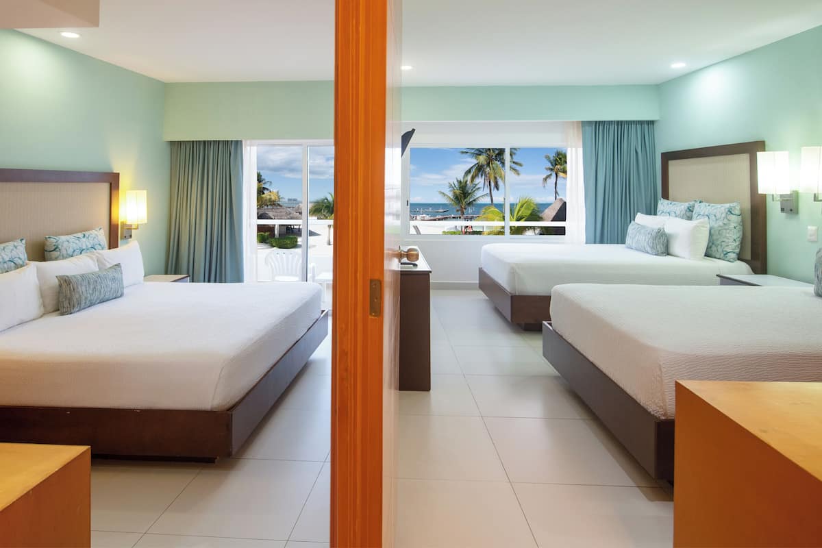 Junior Suite, 2 Bedrooms | Minibar, caja de seguridad en la habitación y decoración personalizada