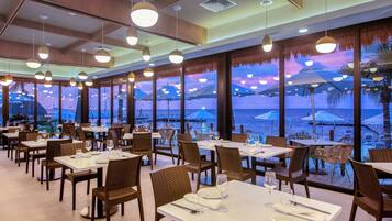 4 restaurants, spécialités Cuisine internationale