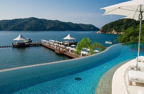 2 outdoor pools, pool umbrellas, sun loungers