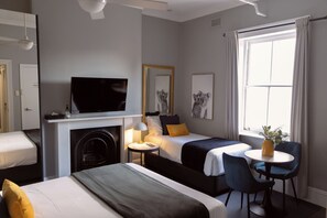 Chambre Confort avec lits jumeaux, salle de bains attenante
