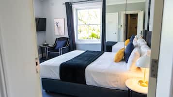 Queen Room with Private Bathroom | Premium bedding, individually decorated, individually furnished, desk