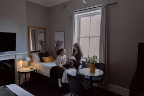 Chambre Confort avec lits jumeaux, salle de bains attenante