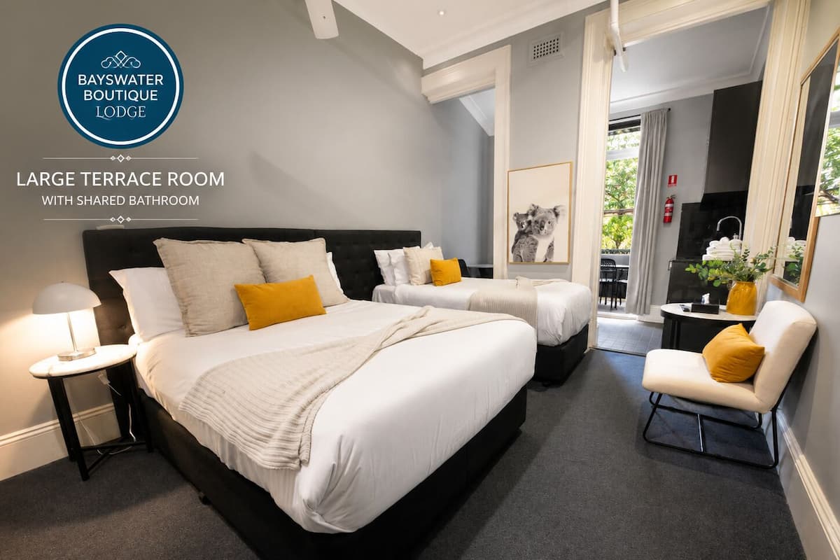 Chambre Triple Supérieure, salle de bains commune
