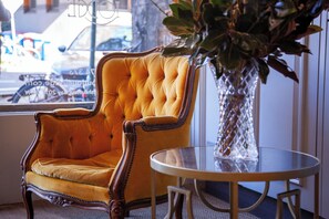 Lobby sitting area - Bayswater Boutique Lodge - Potts Point (Rushcutters Bay)