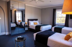 Family Room | Premium bedding, individually decorated, individually furnished, desk - Bayswater Boutique Lodge - Potts Point (Rushcutters Bay)