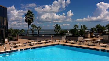 Piscina interna, piscina externa