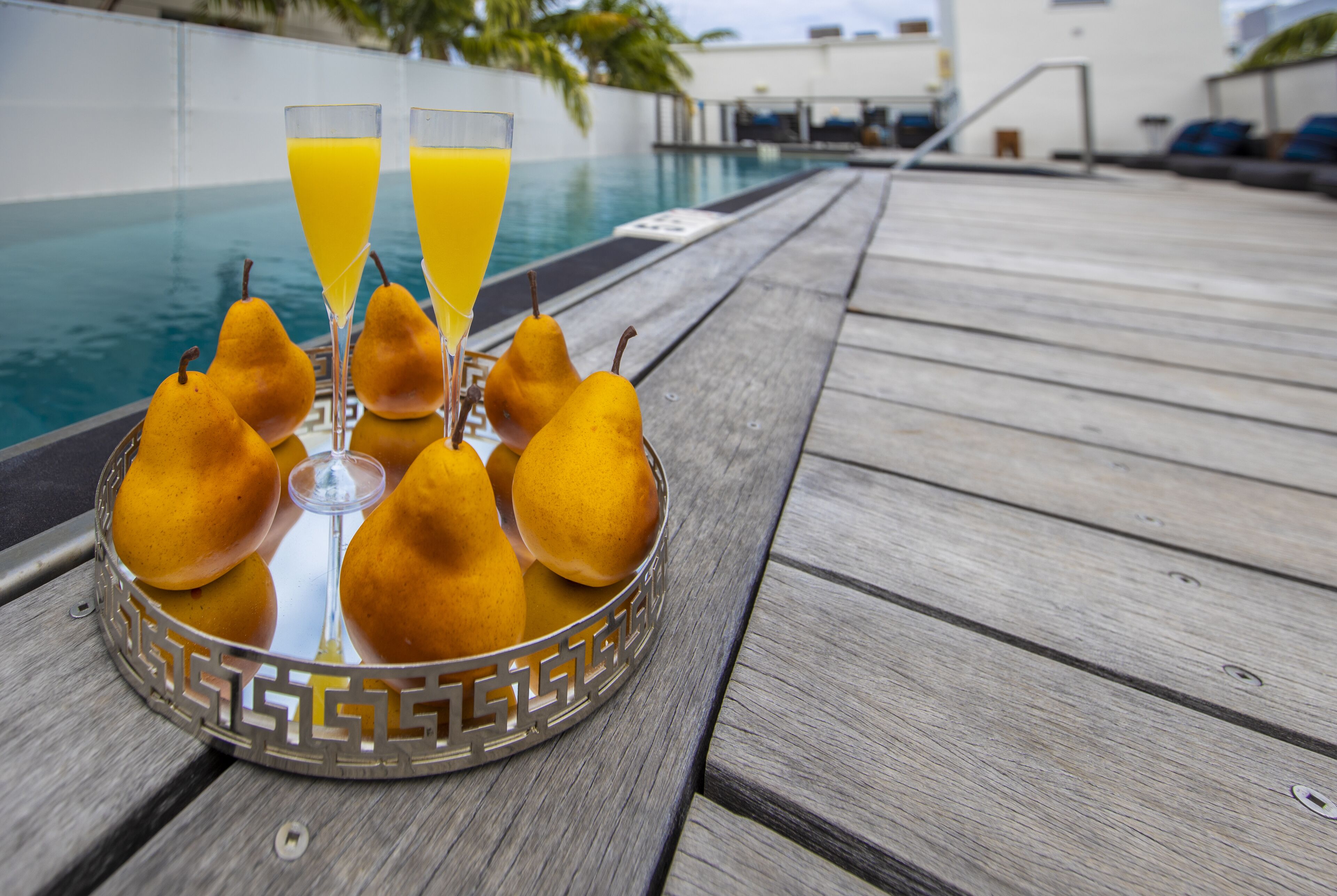 حمّام سباحة خارجي، مقاعد للتشمس