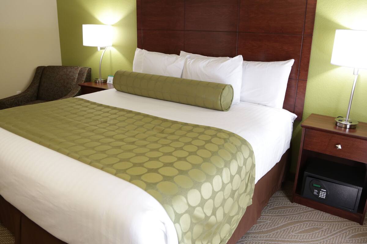 egyptian cotton sheets, premium bedding, pillow-top beds, desk