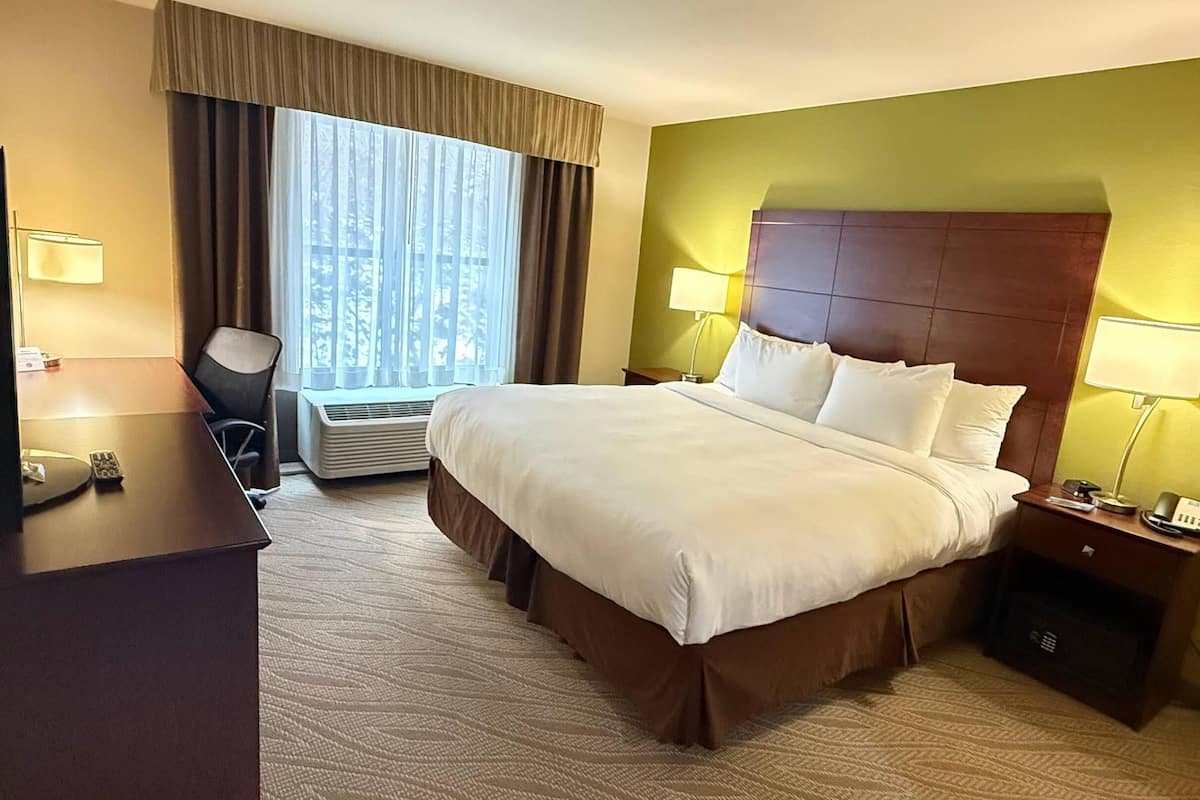 Egyptian cotton sheets, premium bedding, pillow-top beds, desk