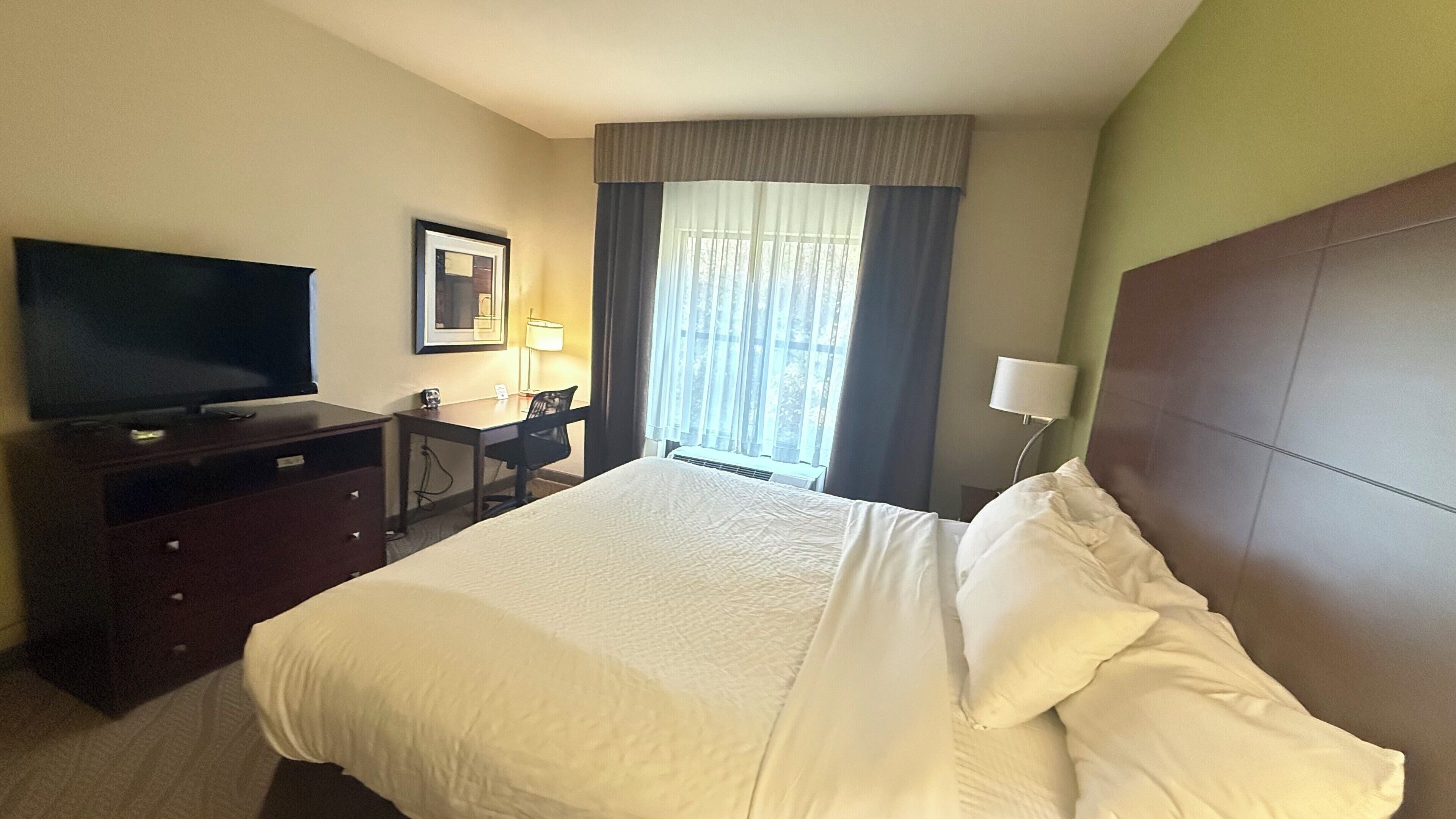 Egyptian cotton sheets, premium bedding, pillowtop beds, desk