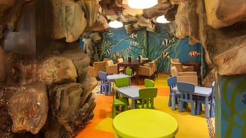 Tempat bermain anak – indoor