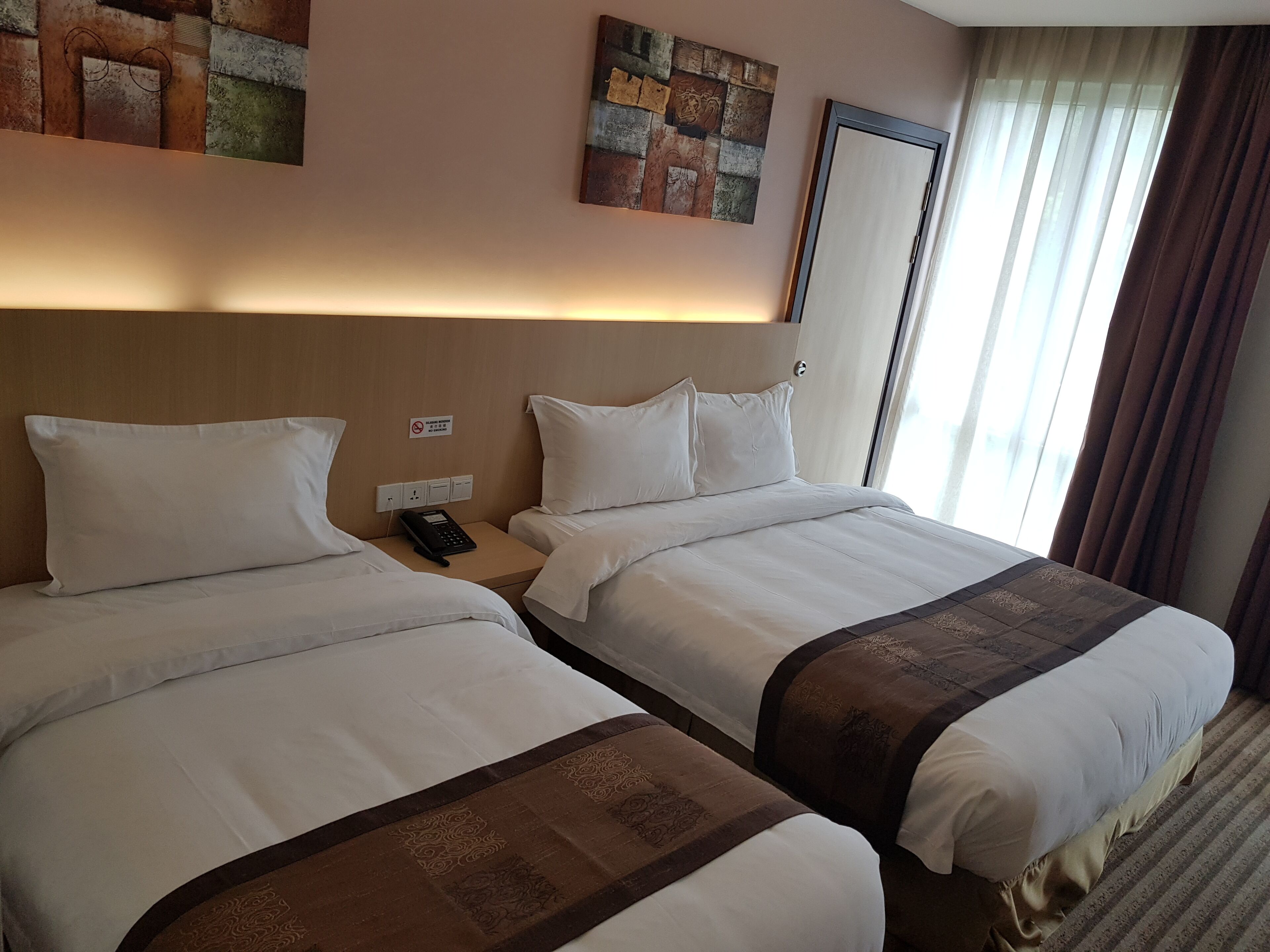 deluxe triple room, non smoking | down duvets, select comfort beds, in-room safe, individually decorated