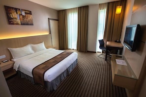 Down duvets, Select Comfort beds, in-room safe, individually decorated - DeHome Boutique Hotel (Kuching)