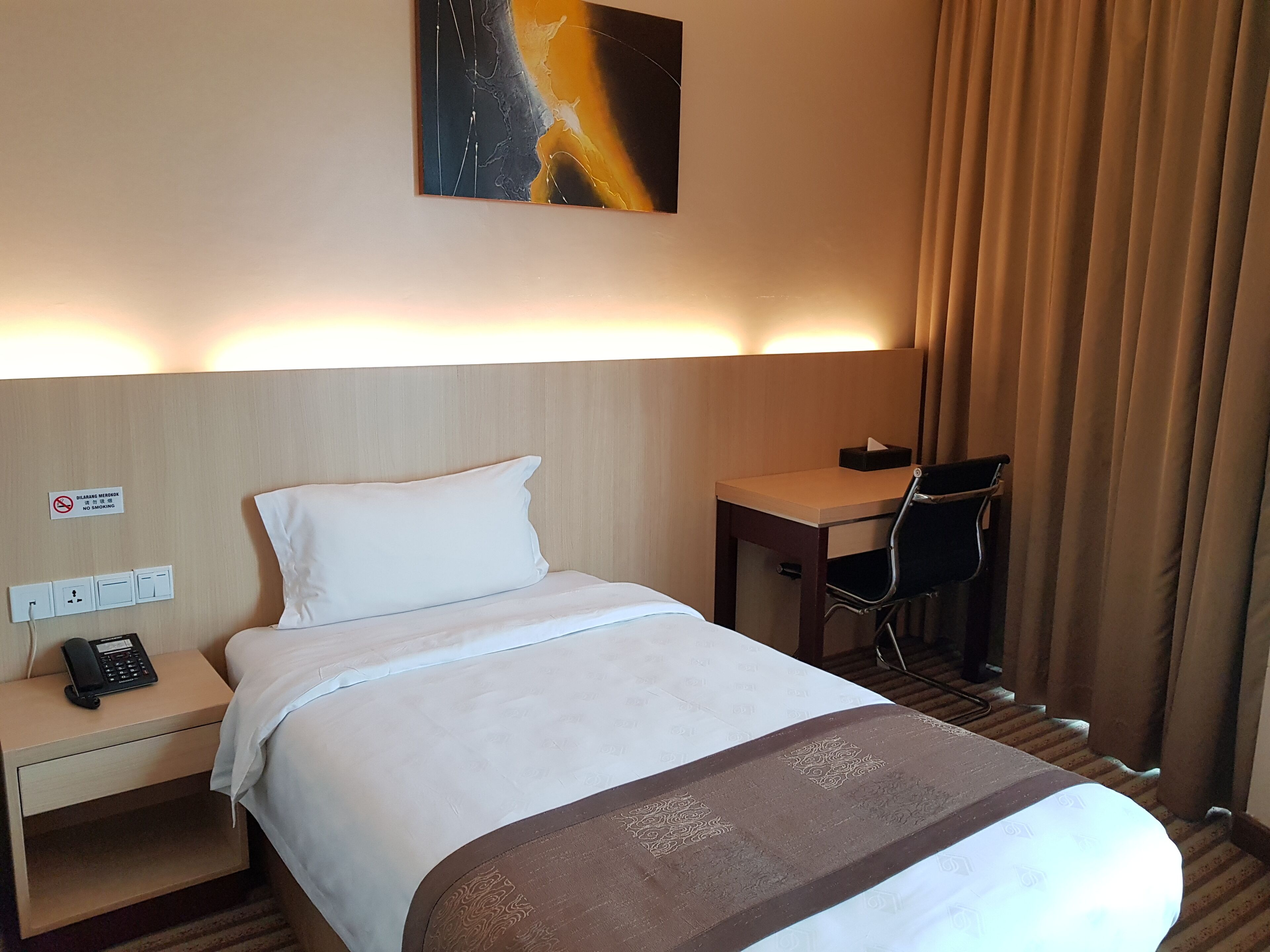 superior single room, non smoking | down duvets, select comfort beds, in-room safe, individually decorated