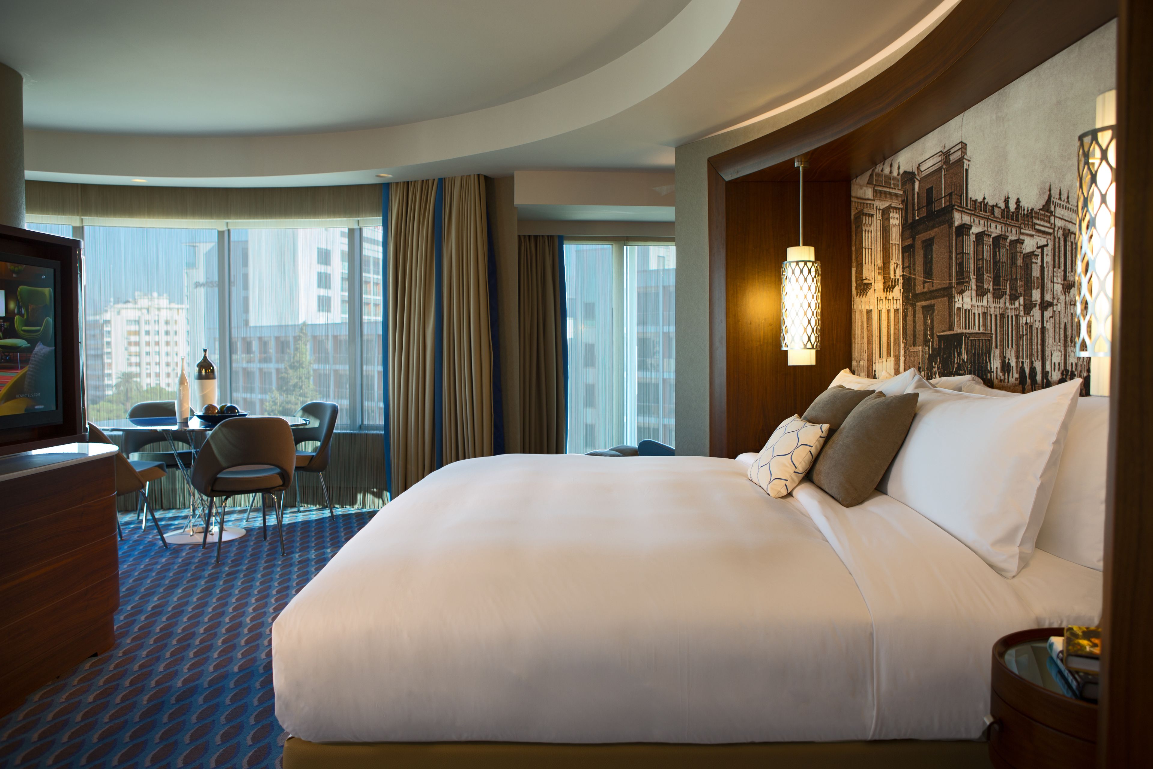 minibar, in-room safe, desk, laptop workspace