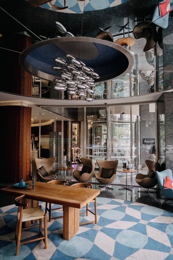 Coin salon dans le hall