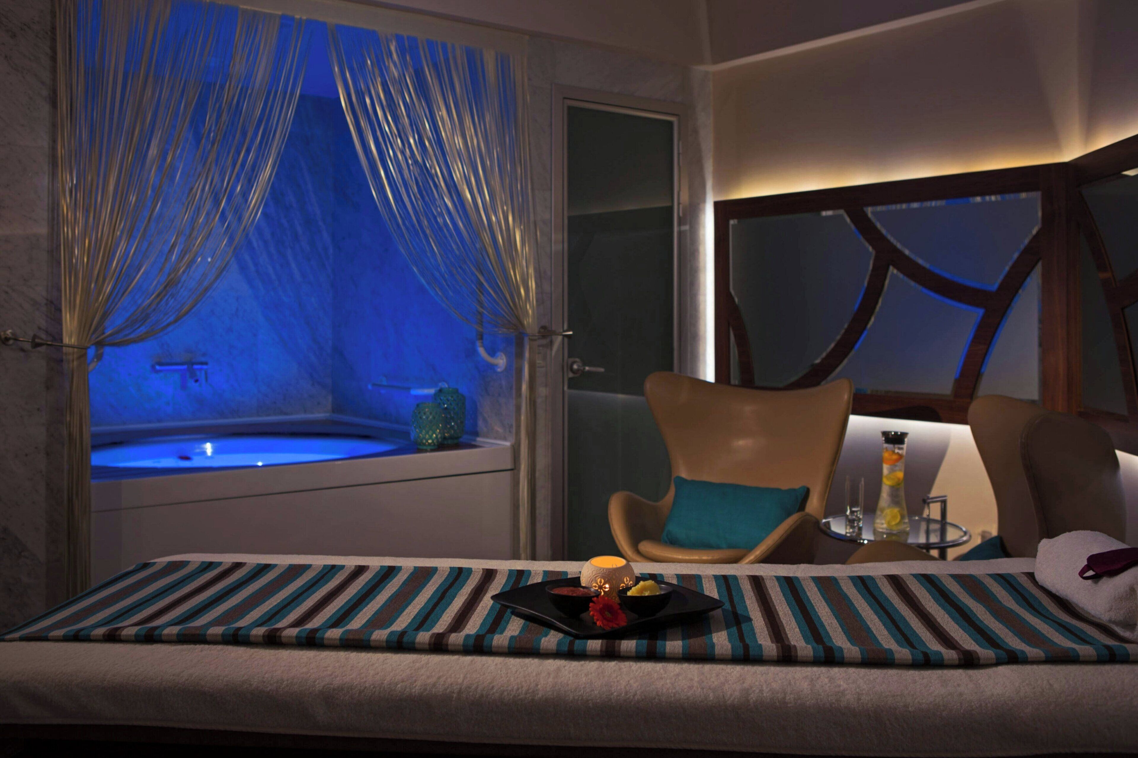 Sauna, hot tub, steam room