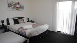 Room - Hamilton Lakeside Motel (Hamilton)