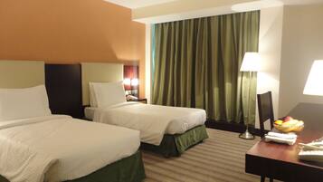 Standard Twin Room, Non Smoking | Premium bedding, minibar, in-room safe, desk