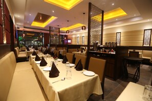 5 Restaurants, Frühstück, Abendessen, internationale Küche