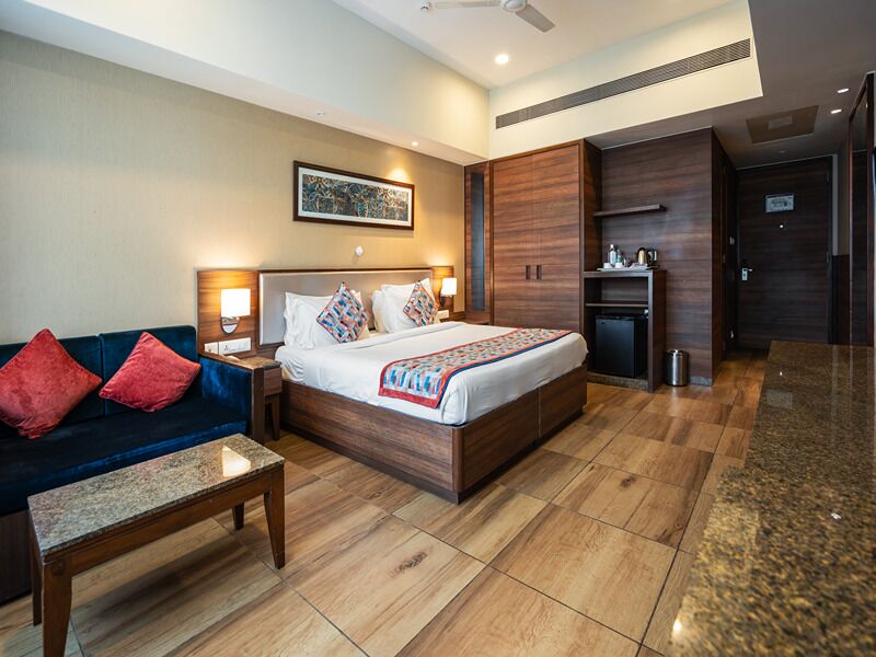 ميني بار وخزنة داخل الغرفة وأسرّة قابلة للطي وواي فاي مجانًا