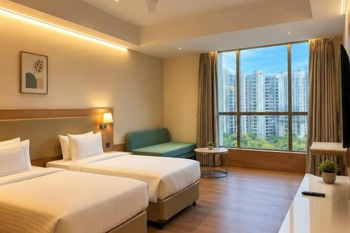 Executive Room | Minibar, in-room safe, free WiFi, bed sheets