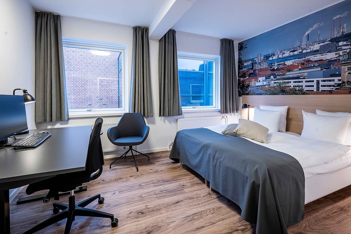 Hypo-allergenic bedding, desk, laptop workspace, soundproofing