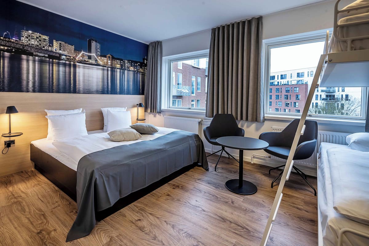 Habitación cuádruple estándar | Vista a la ciudad