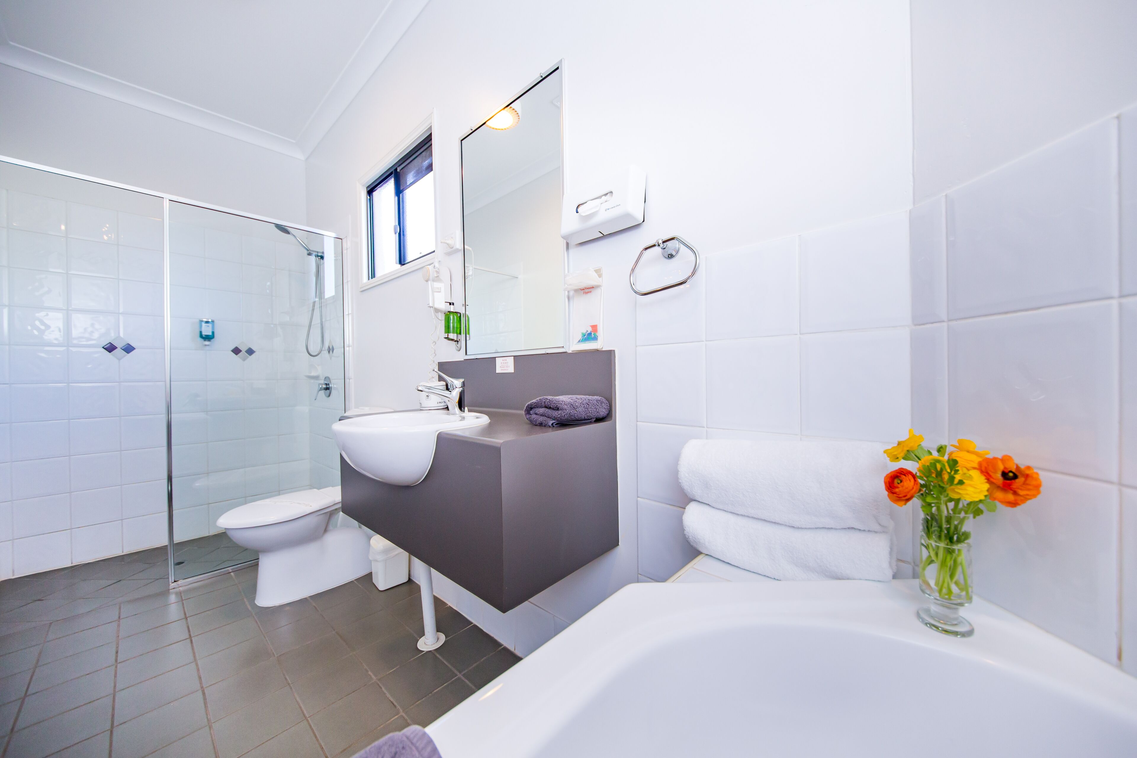 King Spa Room | Bathroom