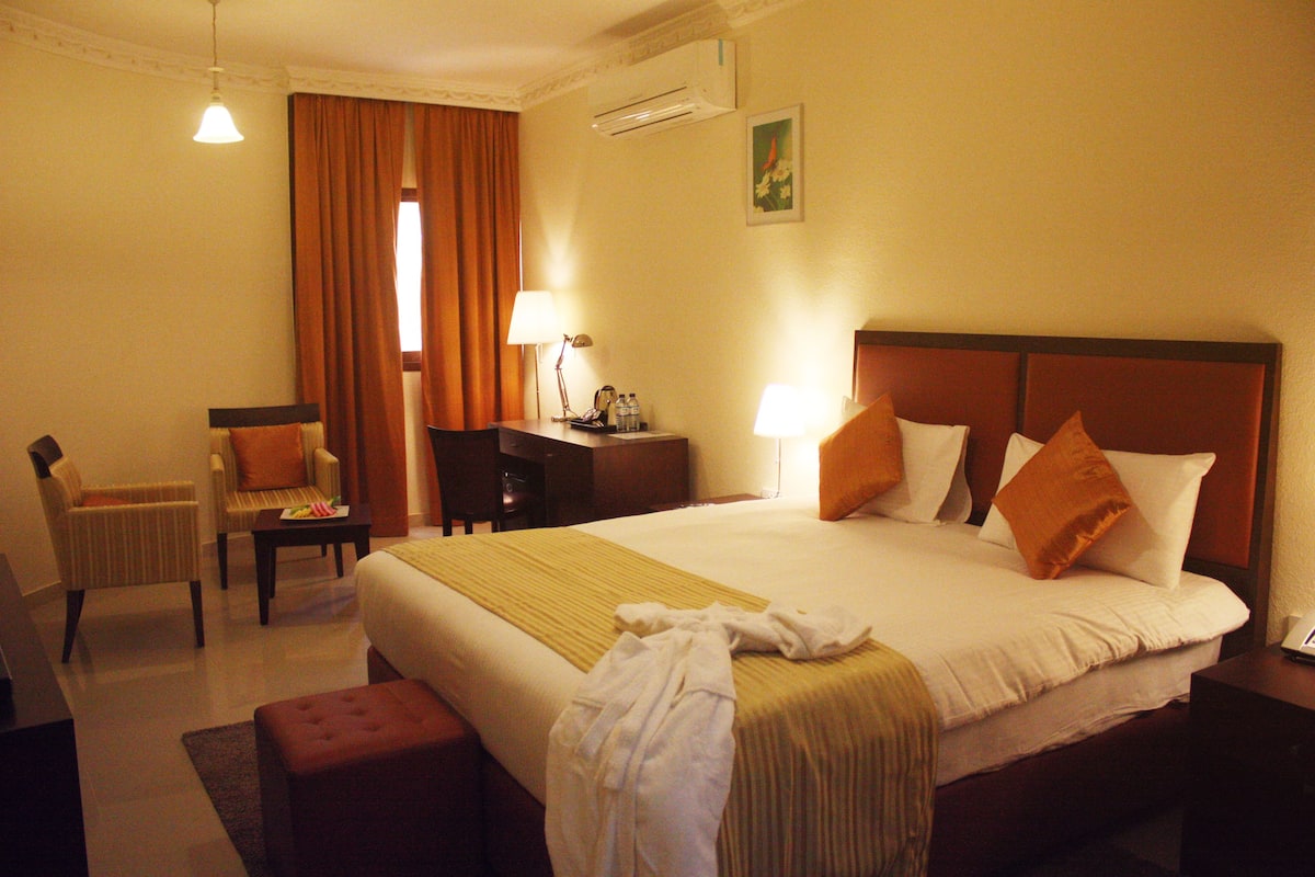Superior Room | Minibar, in-room safe, desk, blackout drapes
