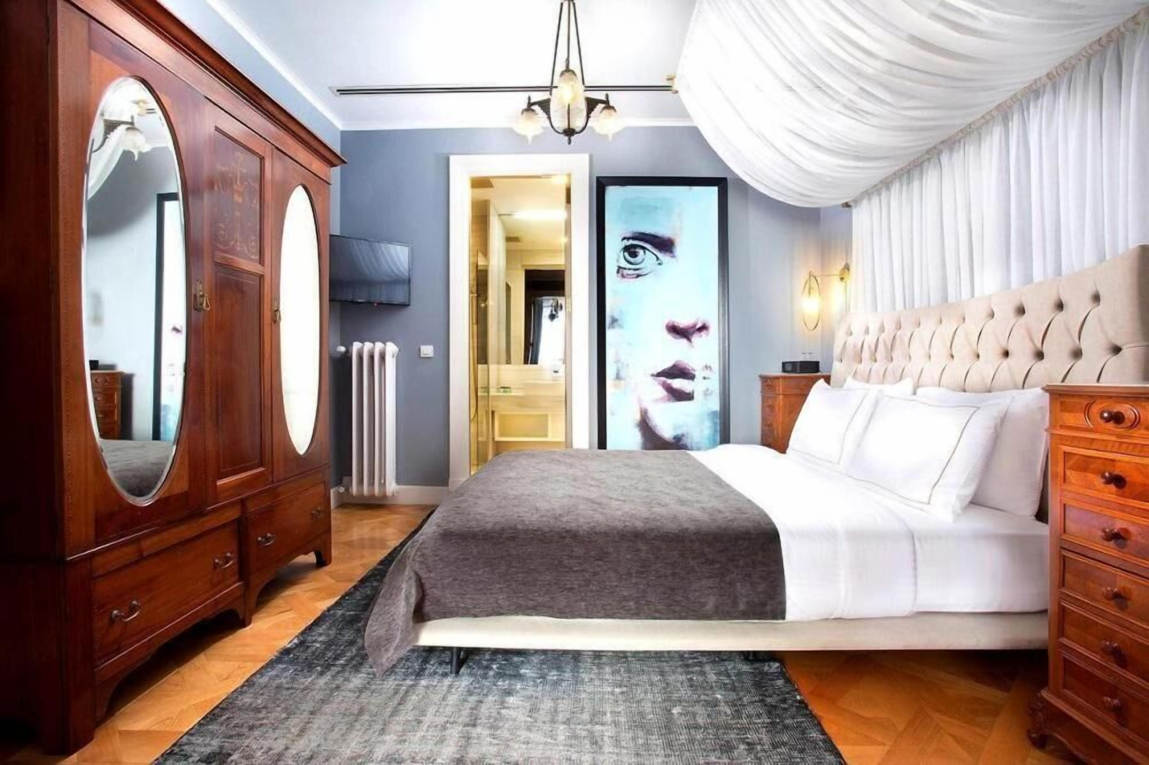 Grand Suite, City View | Egyptian cotton sheets, premium bedding, Select Comfort beds, minibar