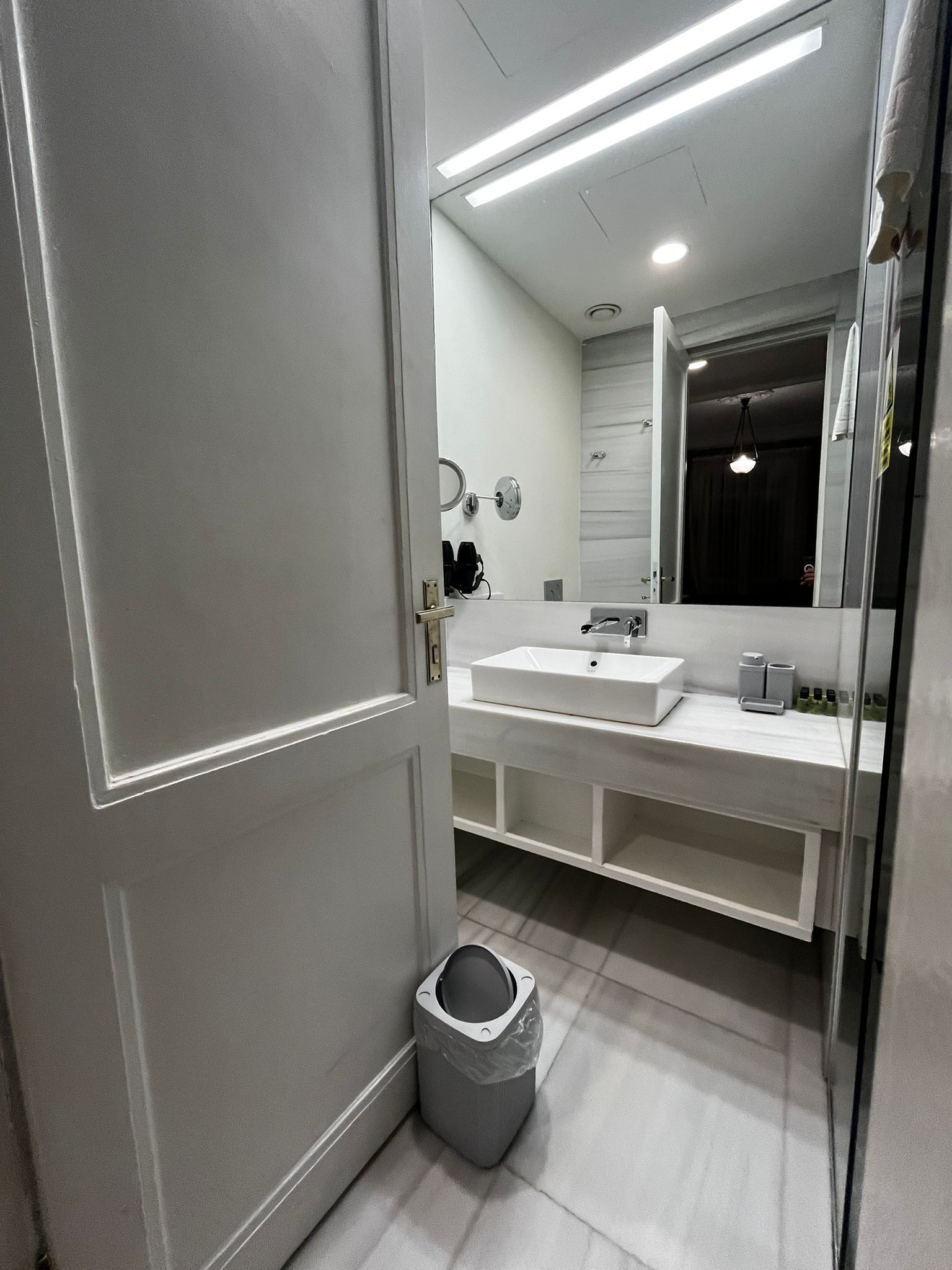 shower, free toiletries, hair dryer, slippers