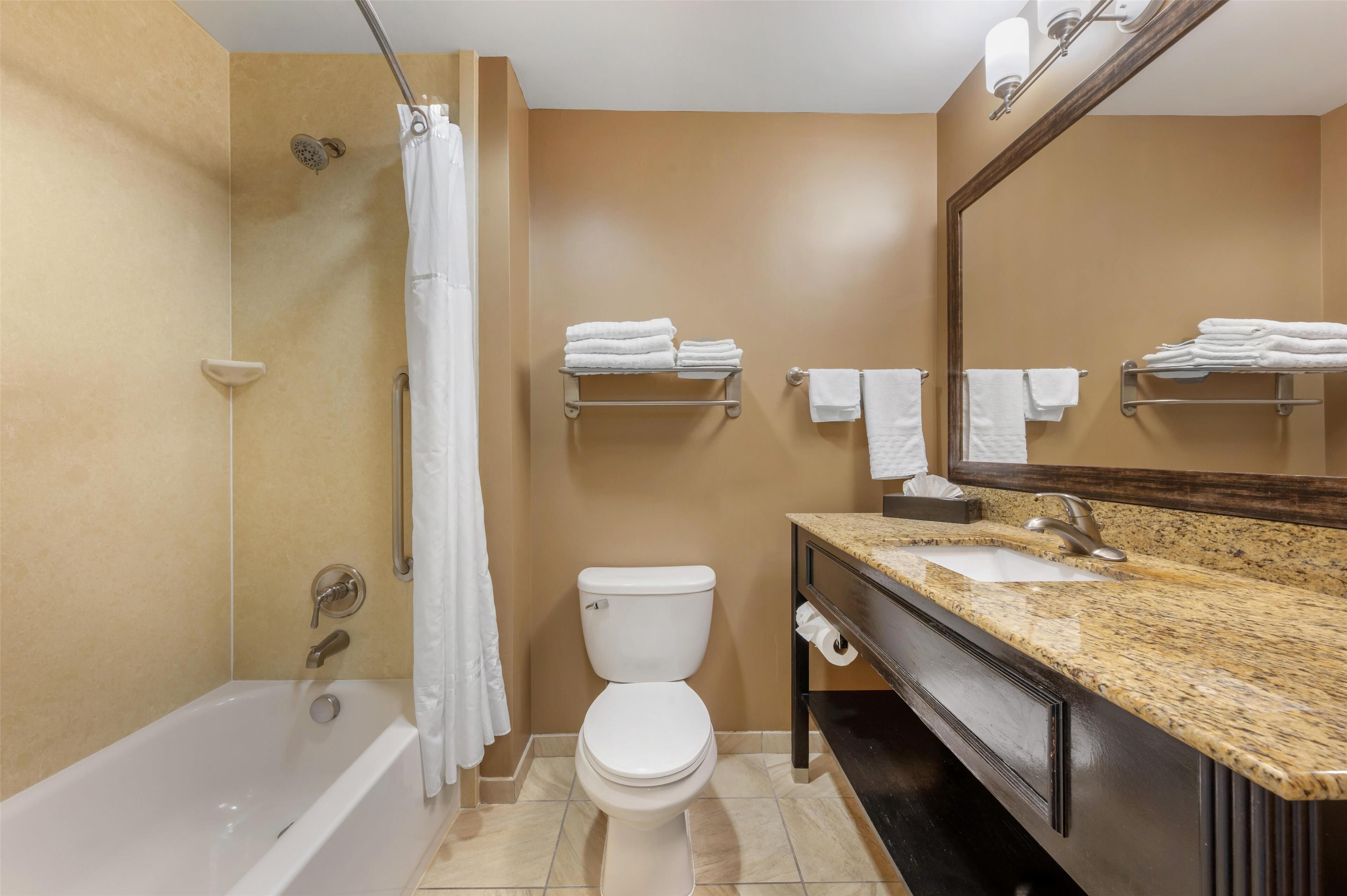 combined shower/bathtub, deep-soaking bathtub, free toiletries