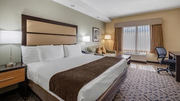 Standard Room, 1 King Bed, Non Smoking, Refrigerator & Microwave (with Sofabed) | In-room safe, individually decorated, individually furnished, desk