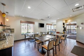Free full breakfast  - Best Western Plus College Park Hotel (College Park)