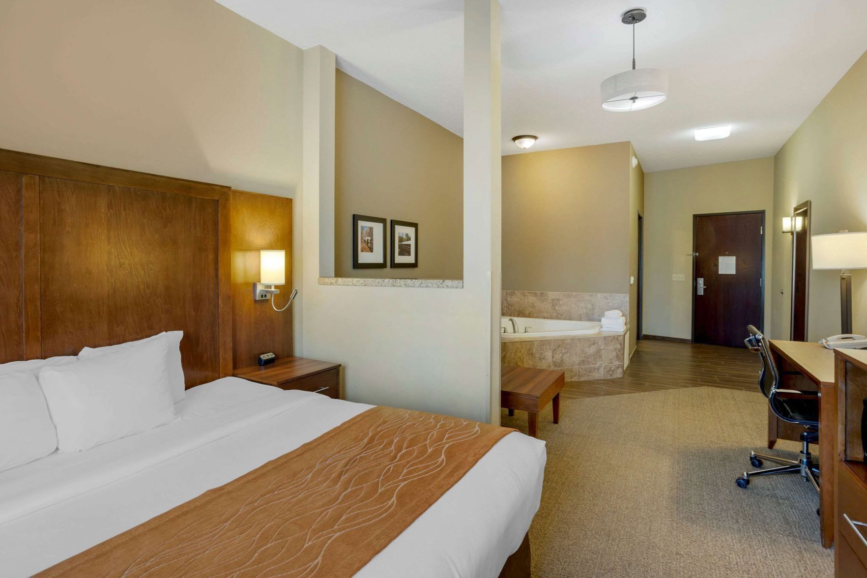 Down comforters, in-room safe, desk, laptop workspace