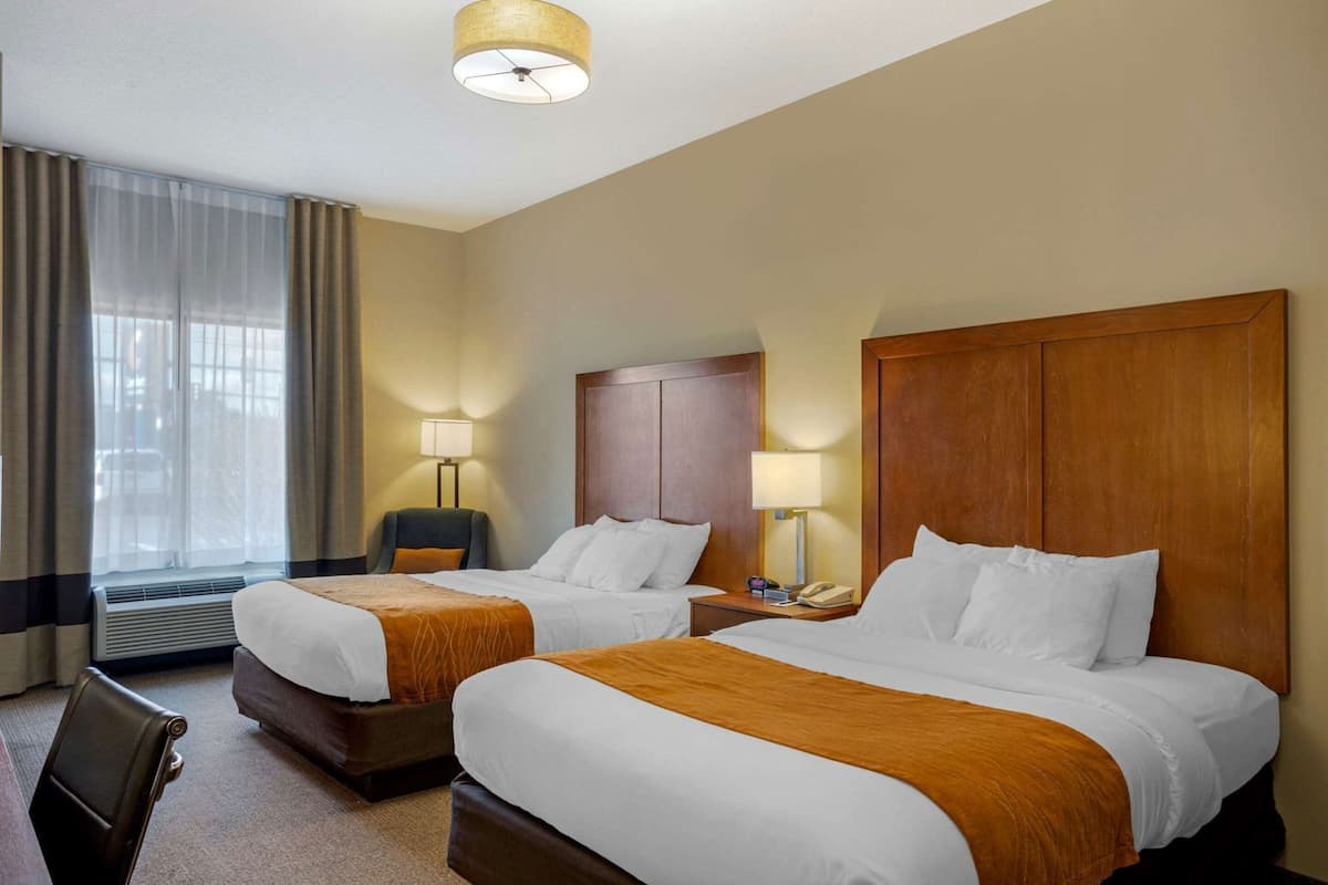 Down comforters, in-room safe, desk, laptop workspace