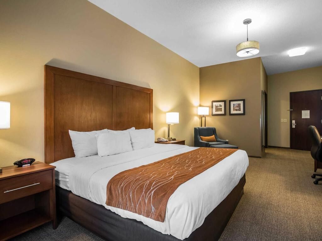 Down comforters, in-room safe, desk, laptop workspace