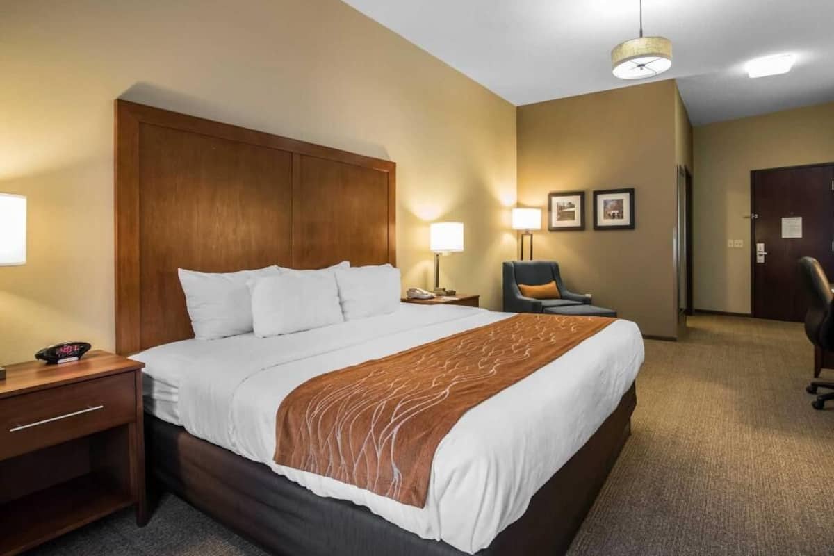 Down comforters, in-room safe, desk, laptop workspace