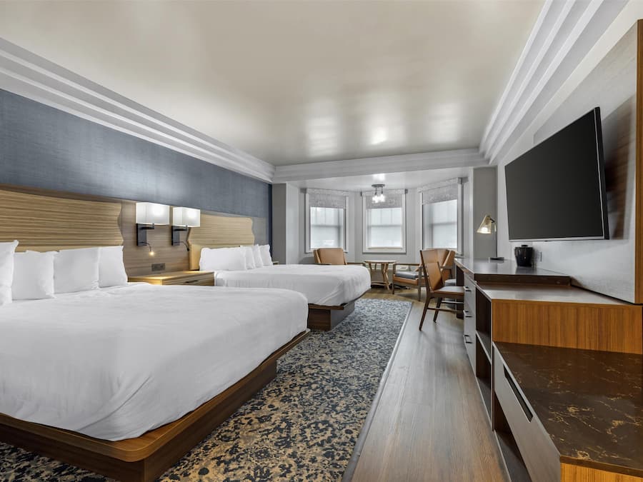 Allergitestet sengetøy, senger med overmadrass og skrivebord