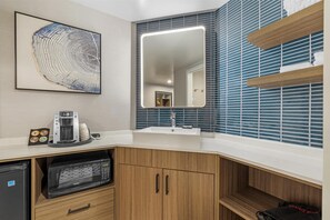 Standard Room, 1 King Bed, Non Smoking, River View (Shower Only;with Sofabed) | Bathroom | Combined shower/tub, rainfall showerhead, designer toiletries
