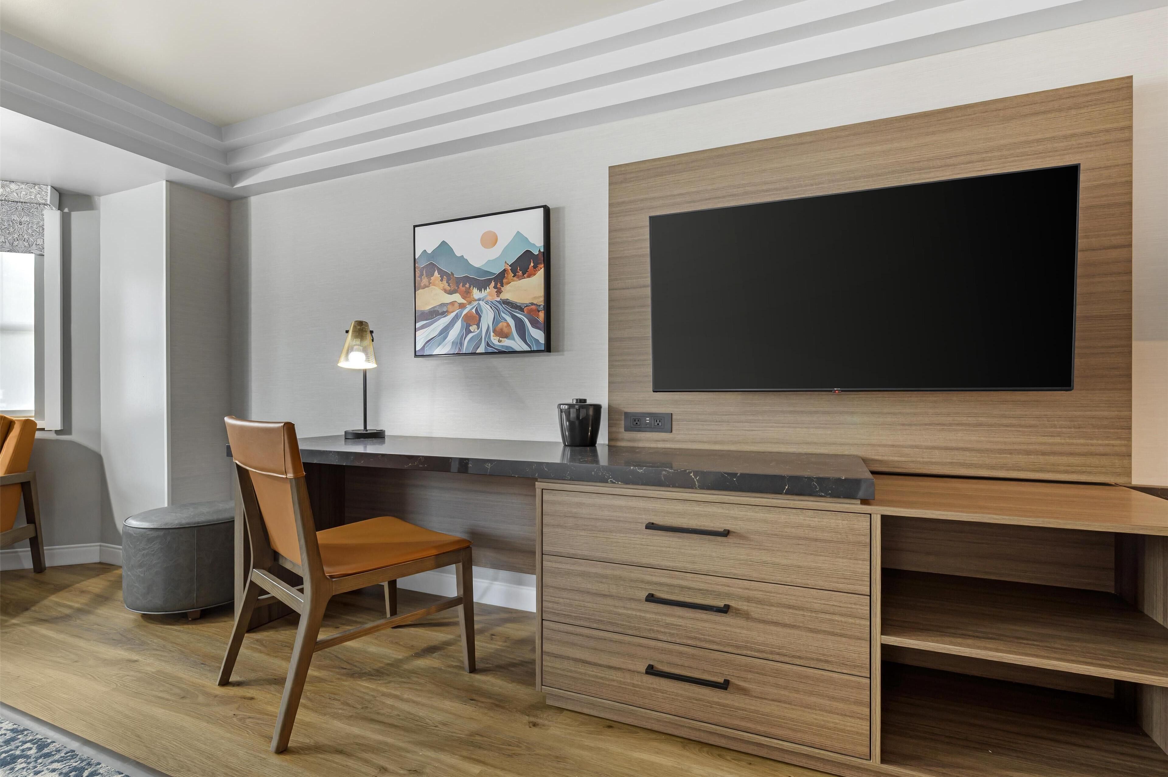 hypo-allergenic bedding, pillow-top beds, desk, laptop workspace