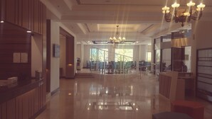 Lobby lounge - Harbour View Hotel (Kuching)