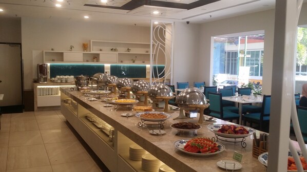 Daily buffet breakfast (MYR 40 per person)