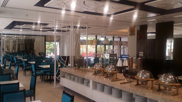 Daily buffet breakfast (MYR 40 per person)