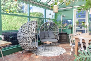 Breakfast, lunch, dinner served; local cuisine, garden views  - Hajé Waterlodge de Lepelaar (Lelystad)