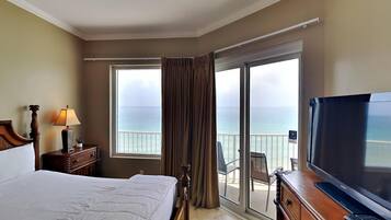 Condo, nhiều giường, ban công (#1305 - No Pets) | 3 phòng ngủ, trang trí khác biệt