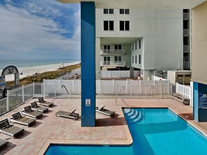Outdoor pool, pool loungers - Grandview East Resort by Resort Collection (Panama City Beach)
