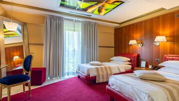 Chambre Standard avec lits jumeaux | Minibar, coffres-forts dans les chambres, bureau, chambres insonorisées