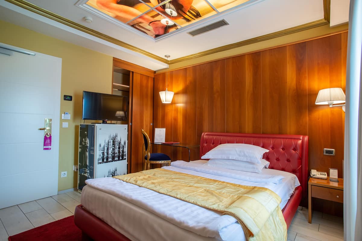 Minibar, coffres-forts dans les chambres, bureau, chambres insonorisées